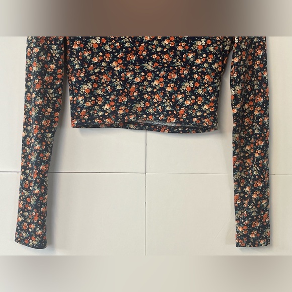 SHEIN dark blue Floral Long Sleeve Cropped Shirt. Size Small. - Picture 3 of 10